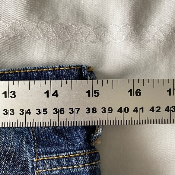 Aeropostale Midi Women's Denim Rolled Hem Ripped Jean Shorts Size 2 - Picture 9 of 12